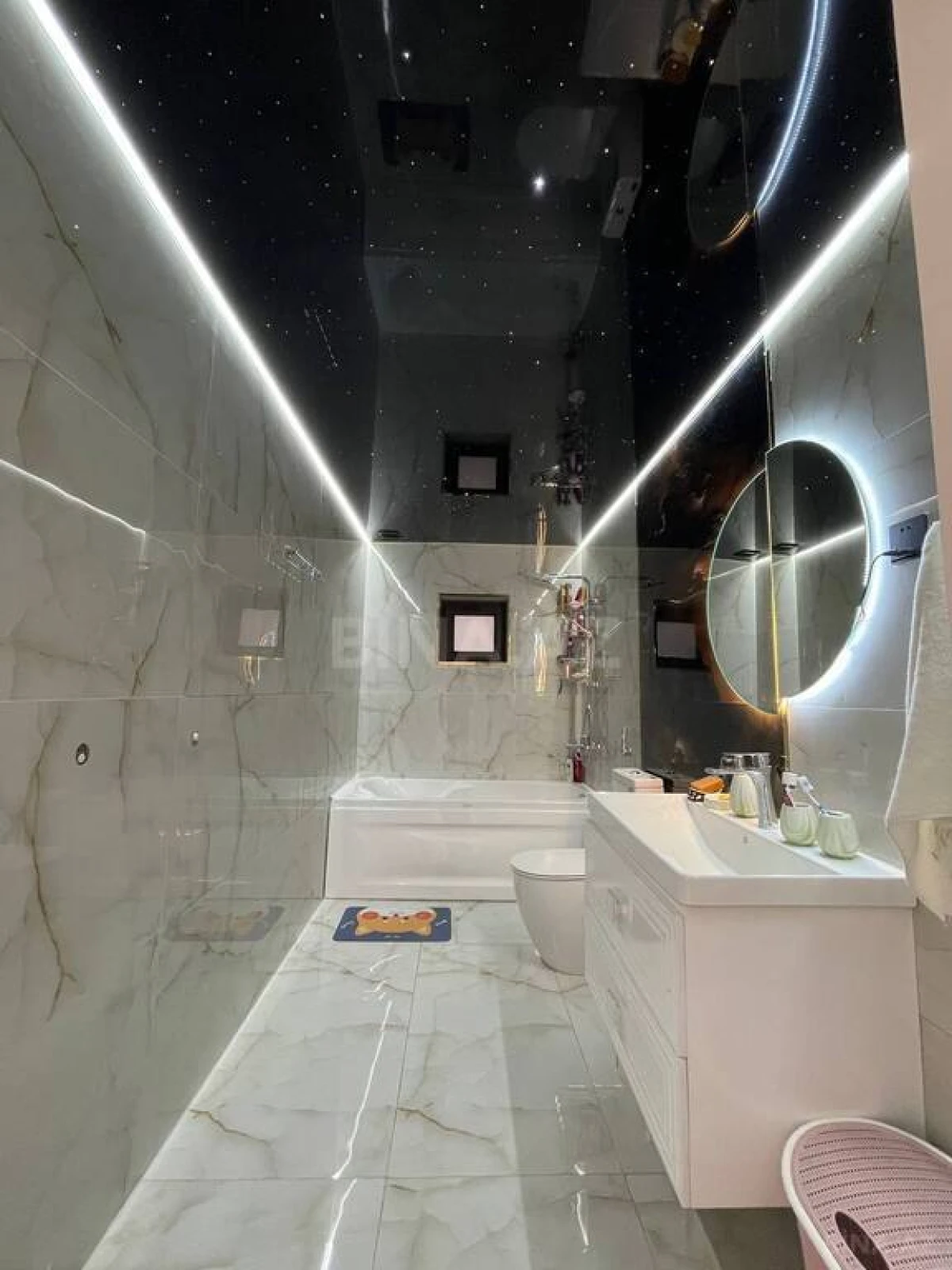 Satılır 8 otaqlı həyət evi 240 m²