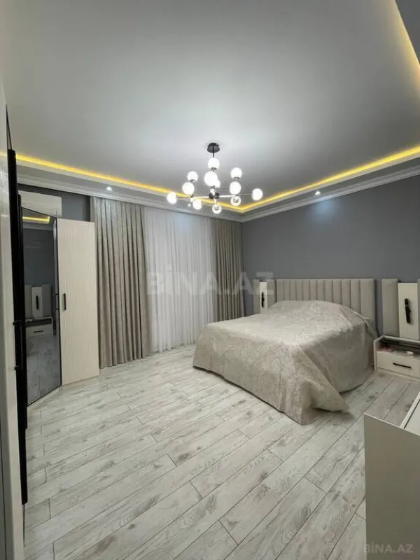 Satılır 8 otaqlı həyət evi 240 m²