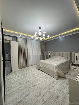Satılır 8 otaqlı həyət evi 240 m²