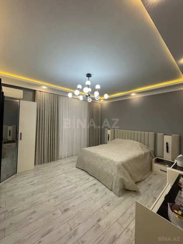 Satılır 8 otaqlı həyət evi 240 m²