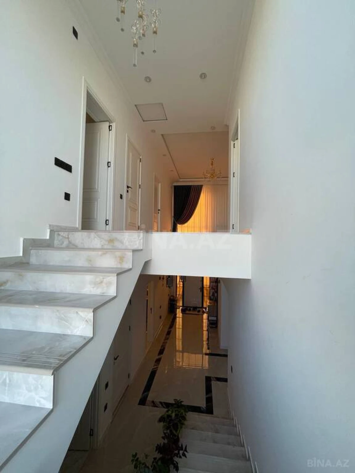 Satılır 8 otaqlı həyət evi 240 m²