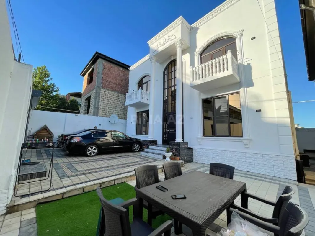 Satılır 8 otaqlı həyət evi 240 m²