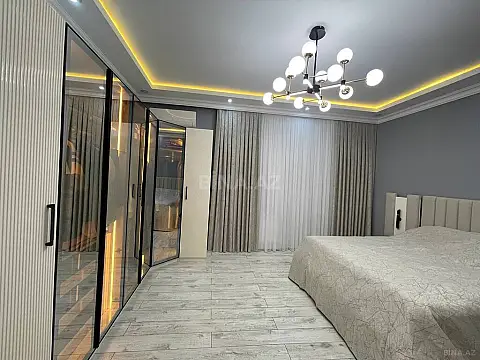 Satılır 8 otaqlı həyət evi 240 m²