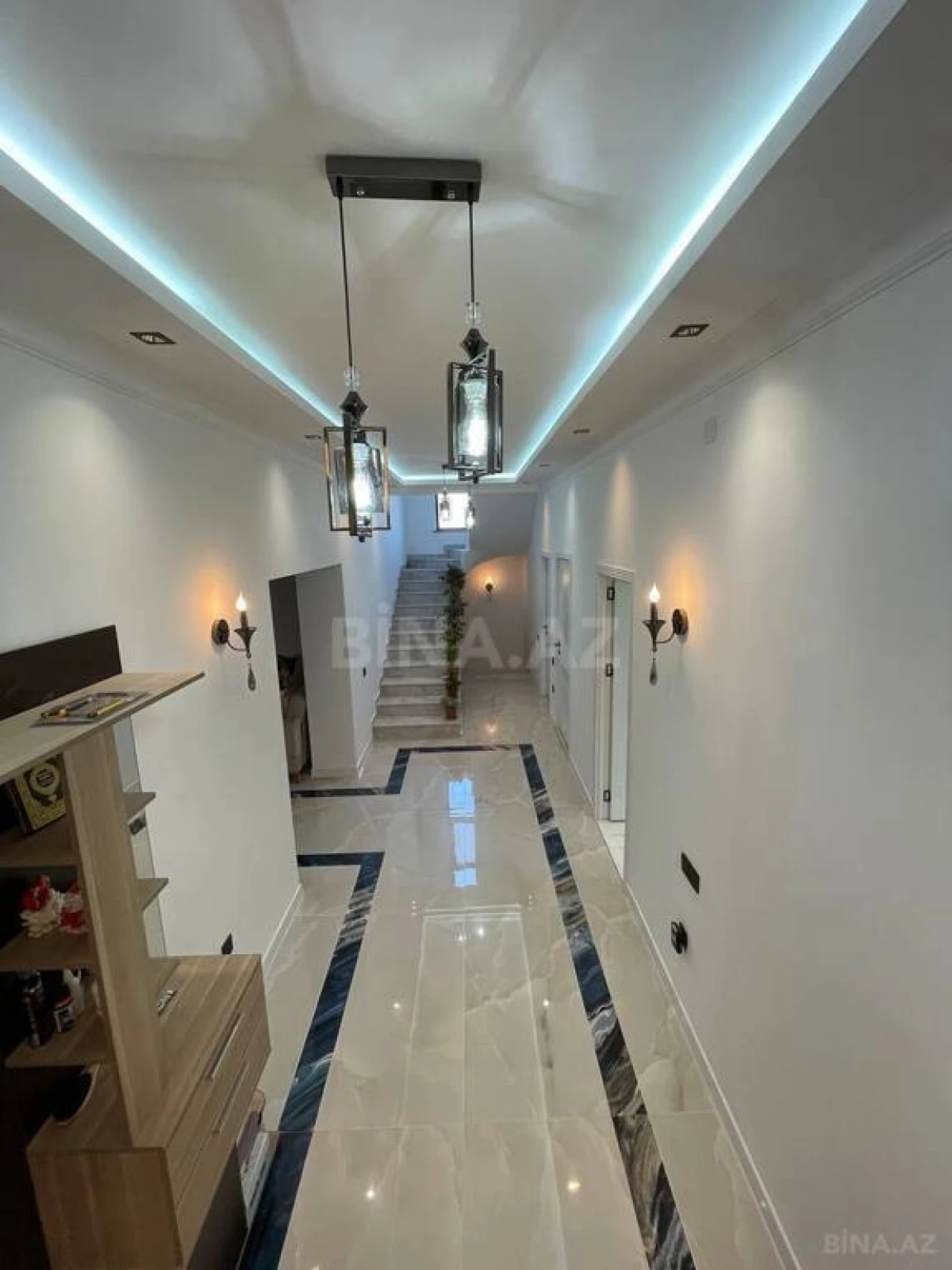Satılır 8 otaqlı həyət evi 240 m²