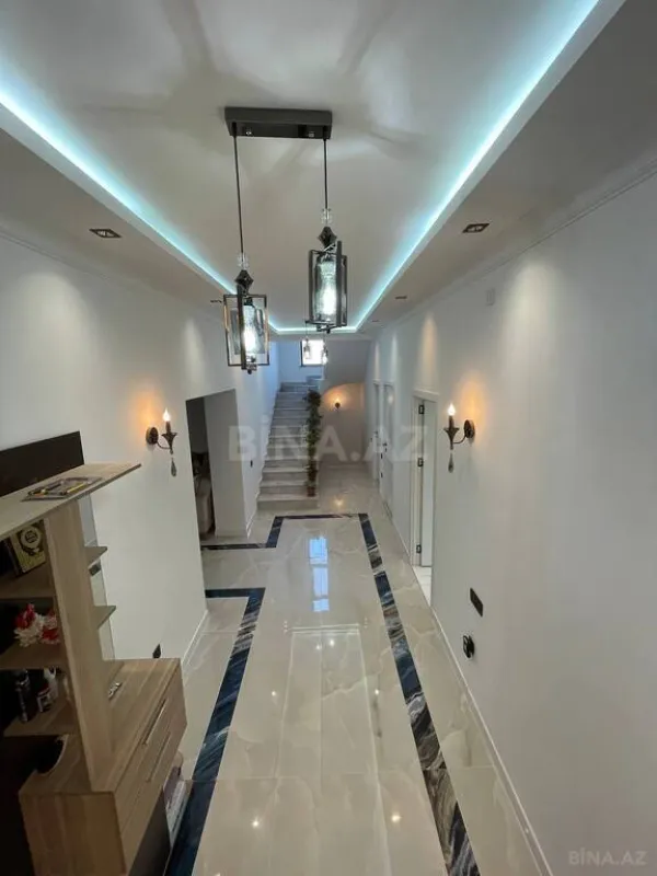 Satılır 8 otaqlı həyət evi 240 m²