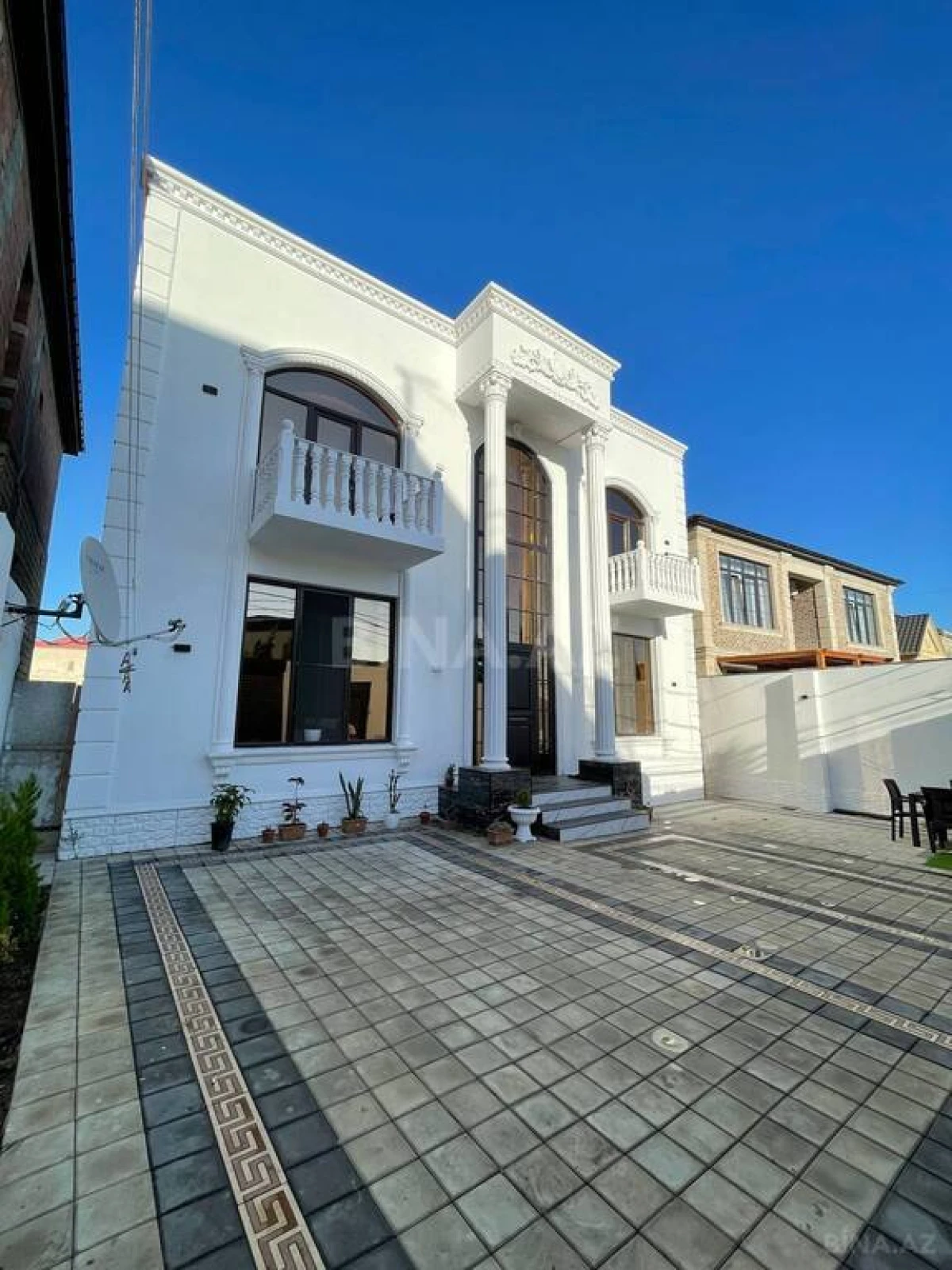 Satılır 8 otaqlı həyət evi 240 m²