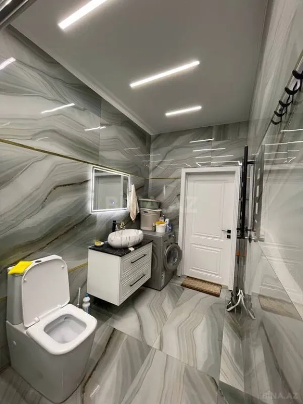 Satılır 8 otaqlı həyət evi 240 m²