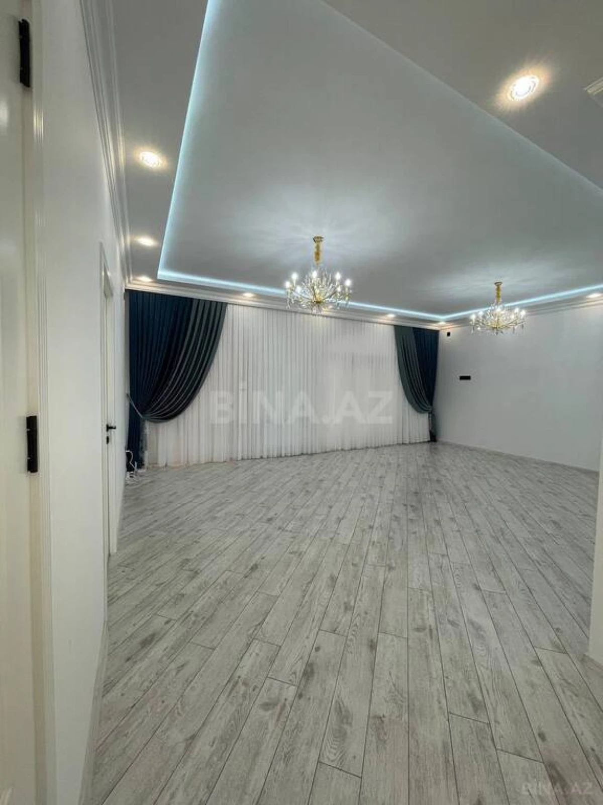 Satılır 8 otaqlı həyət evi 240 m²