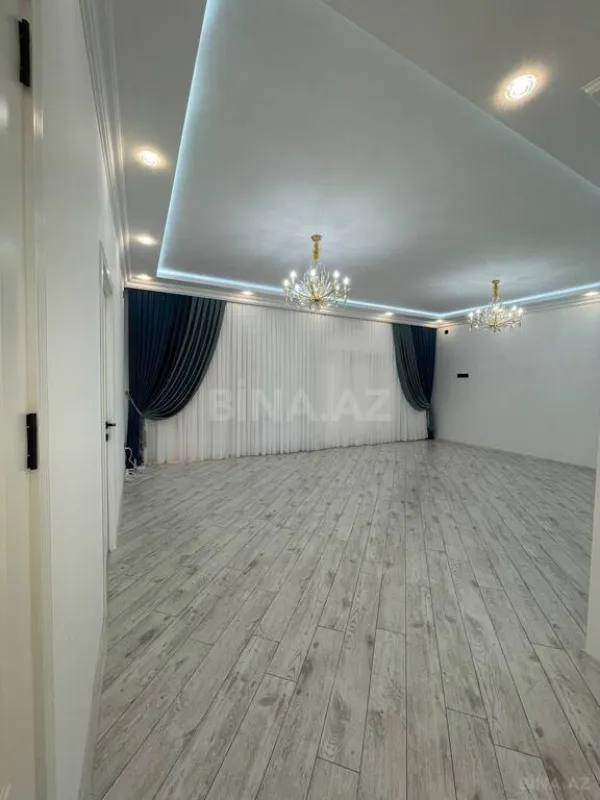 Satılır 8 otaqlı həyət evi 240 m²