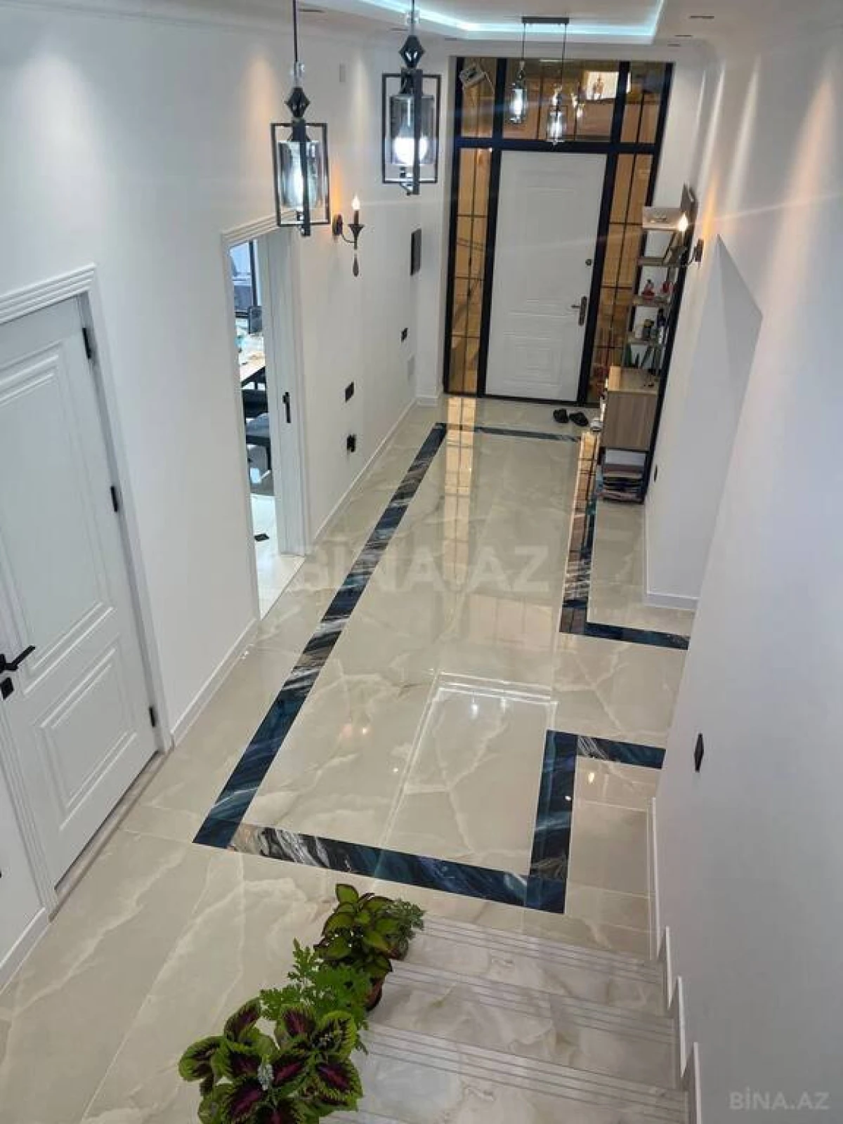Satılır 8 otaqlı həyət evi 240 m²