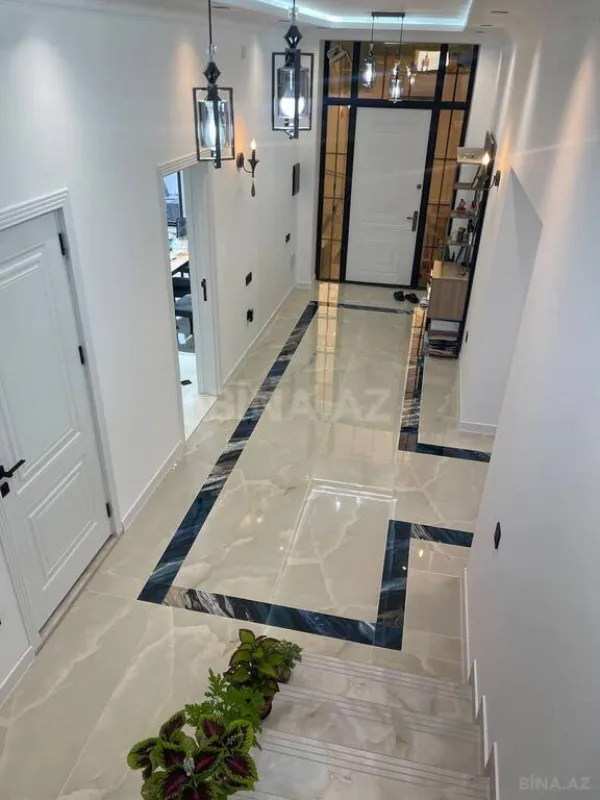 Satılır 8 otaqlı həyət evi 240 m²