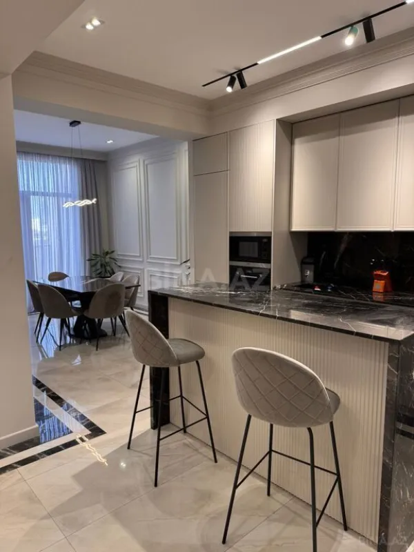 Kirayə verilir 5 otaqlı mənzil 230 m²