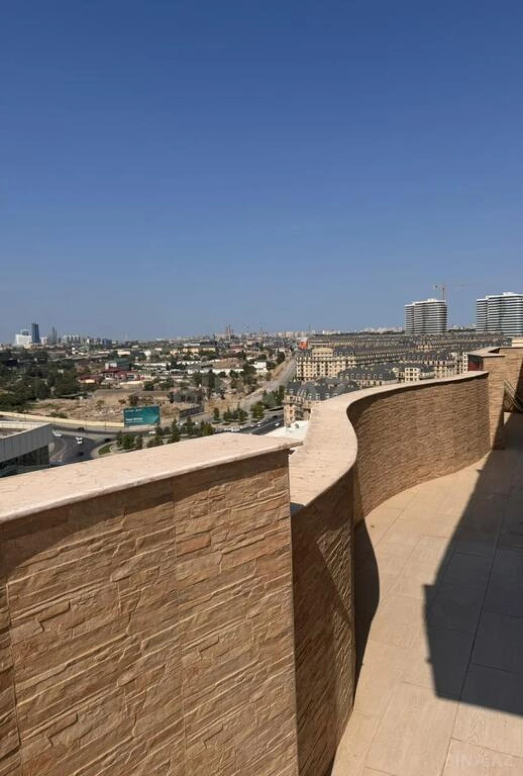 Kirayə verilir 5 otaqlı mənzil 230 m²