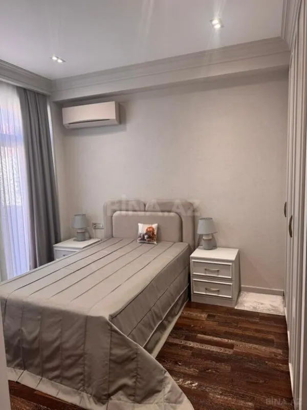Kirayə verilir 5 otaqlı mənzil 230 m²