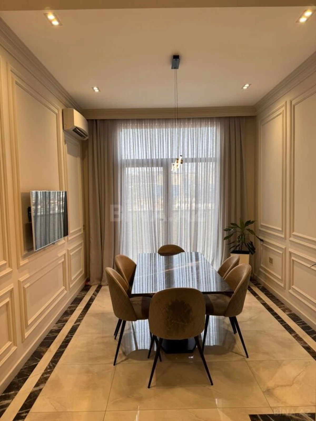Kirayə verilir 5 otaqlı mənzil 230 m²