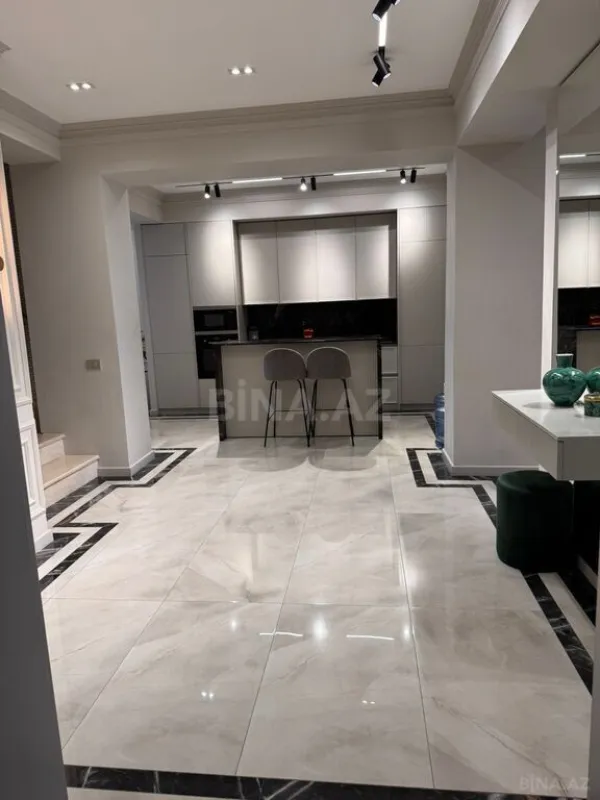 Kirayə verilir 5 otaqlı mənzil 230 m²
