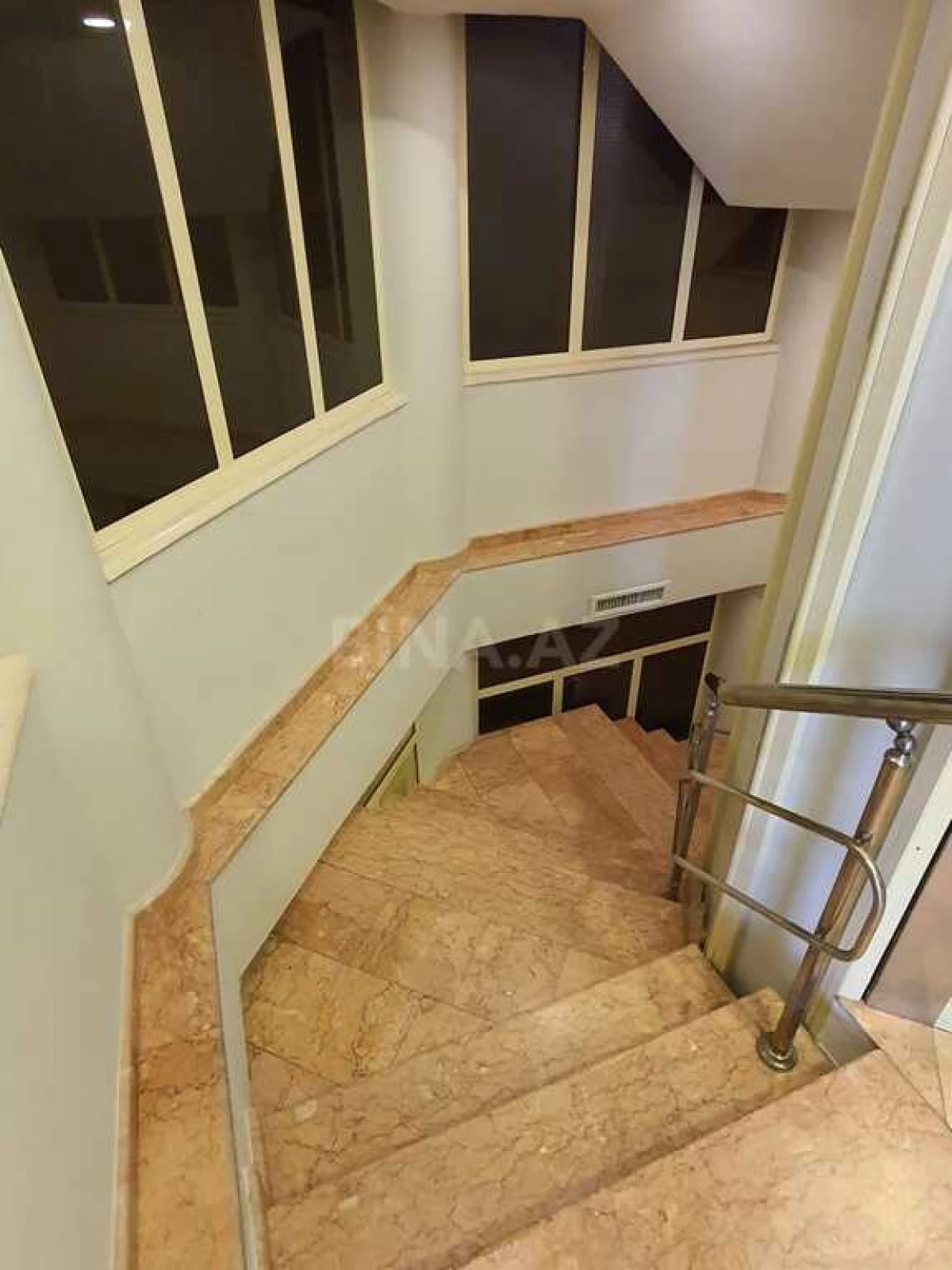 Kirayə verilir 4 otaqlı ofis 125 m²