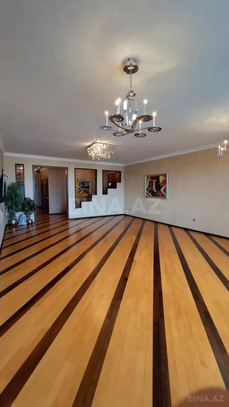 Satılır 4 otaqlı mənzil 183 m²