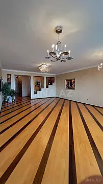 Satılır 4 otaqlı mənzil 183 m²