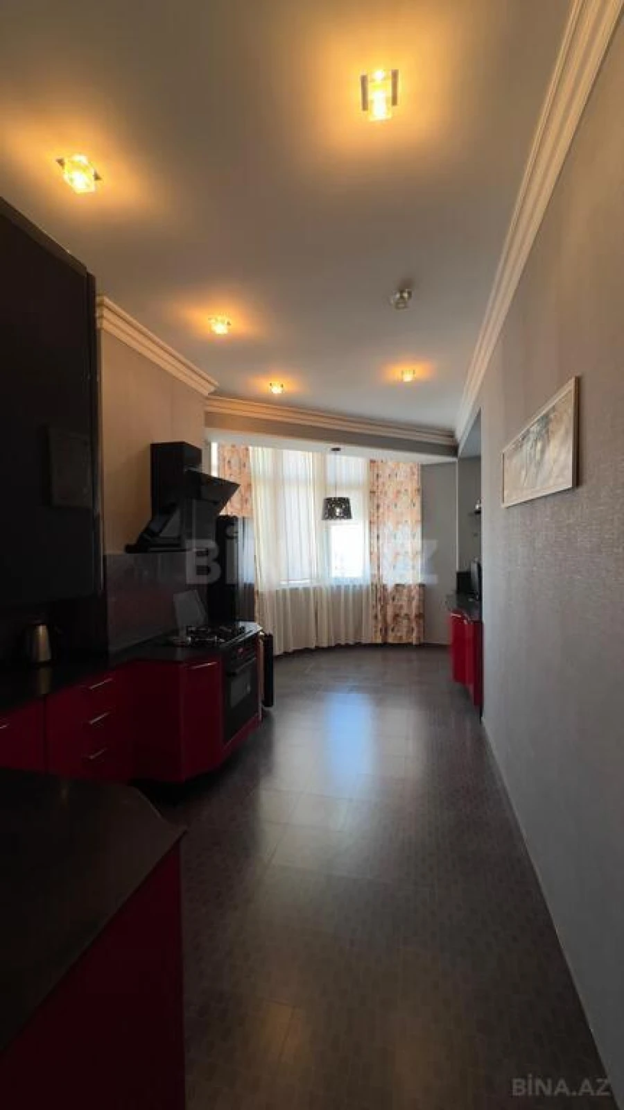 Satılır 4 otaqlı mənzil 183 m²