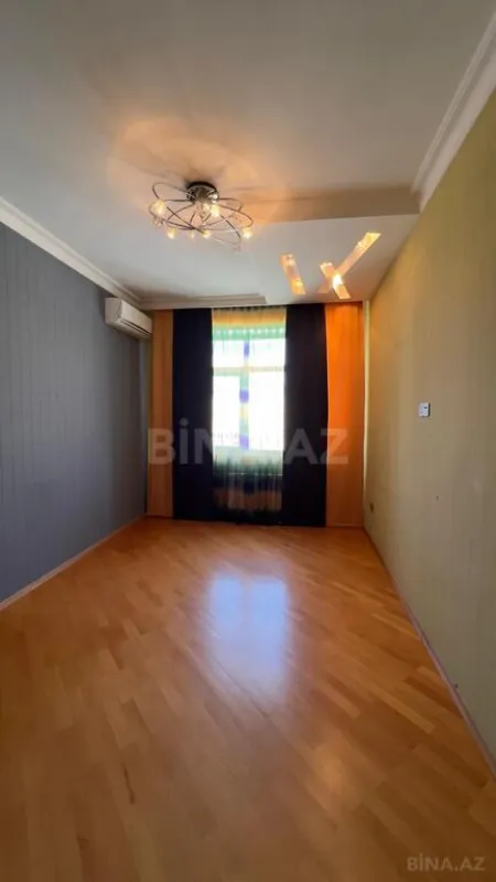 Satılır 4 otaqlı mənzil 183 m²