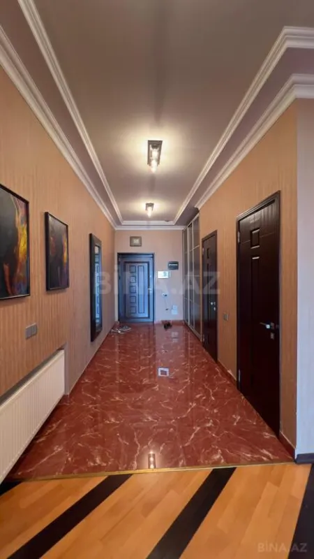 Satılır 4 otaqlı mənzil 183 m²