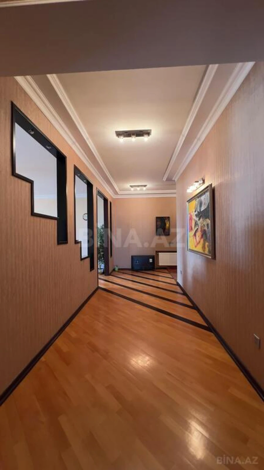 Satılır 4 otaqlı mənzil 183 m²