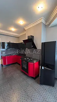 Satılır 4 otaqlı mənzil 183 m²