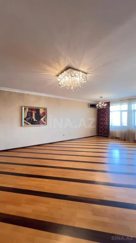 Satılır 4 otaqlı mənzil 183 m²