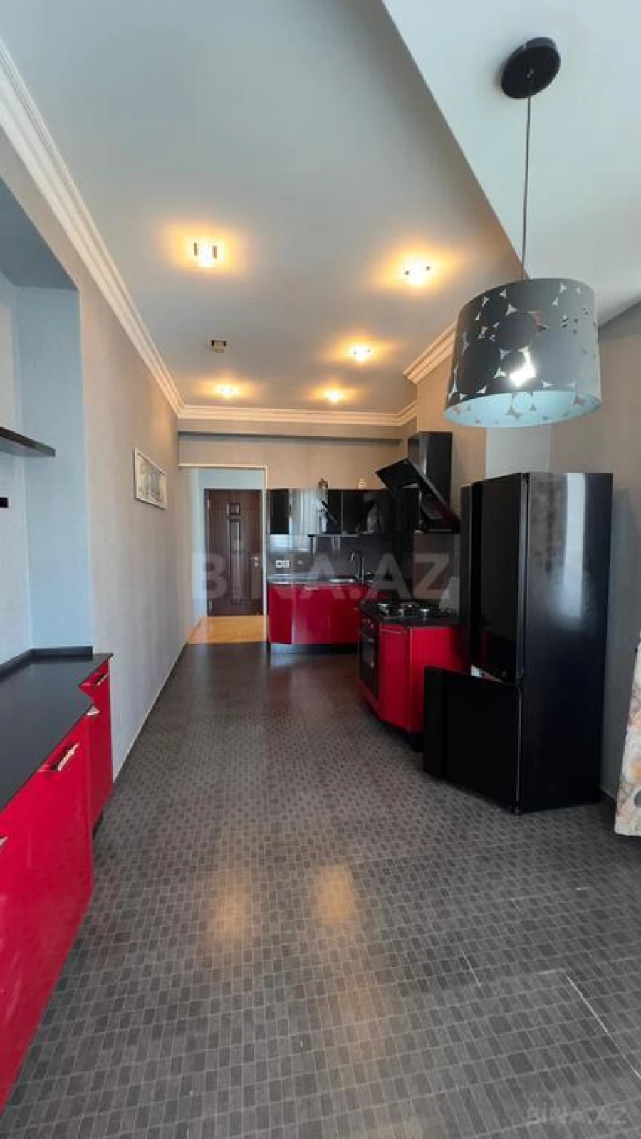 Satılır 4 otaqlı mənzil 183 m²