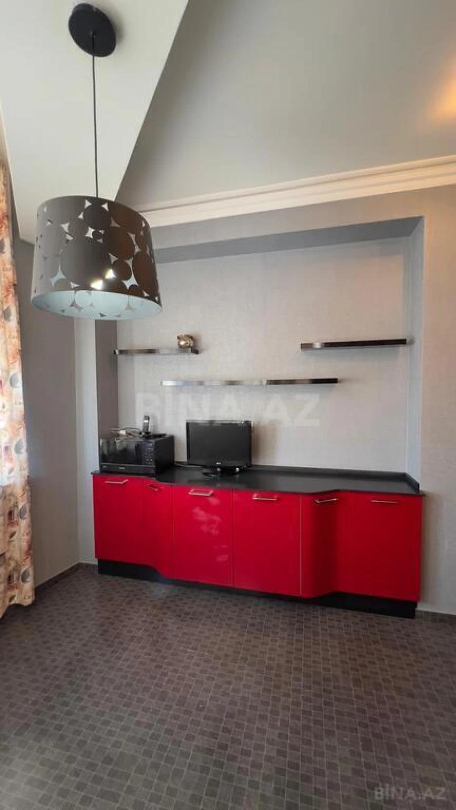 Satılır 4 otaqlı mənzil 183 m²