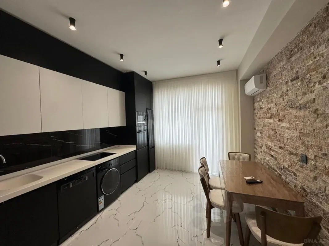 Kirayə verilir 3 otaqlı mənzil 132 m²