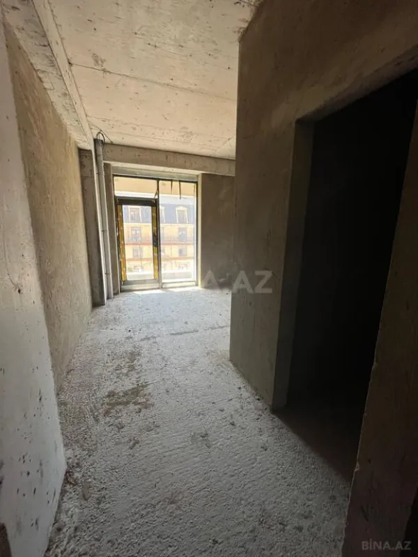 Satılır 4 otaqlı mənzil 240 m²