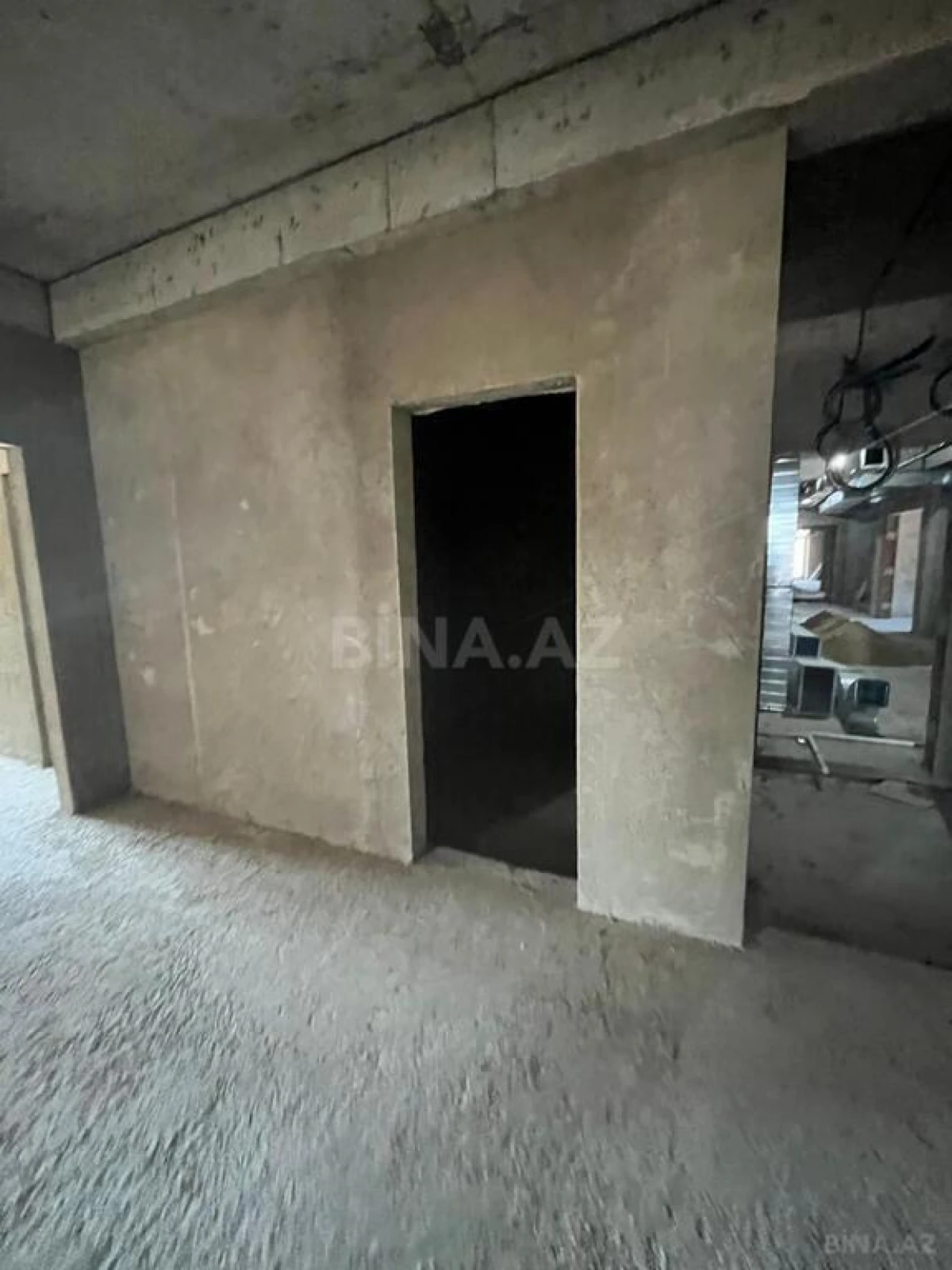 Satılır 4 otaqlı mənzil 240 m²
