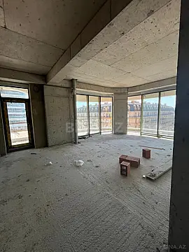 Satılır 4 otaqlı mənzil 240 m²