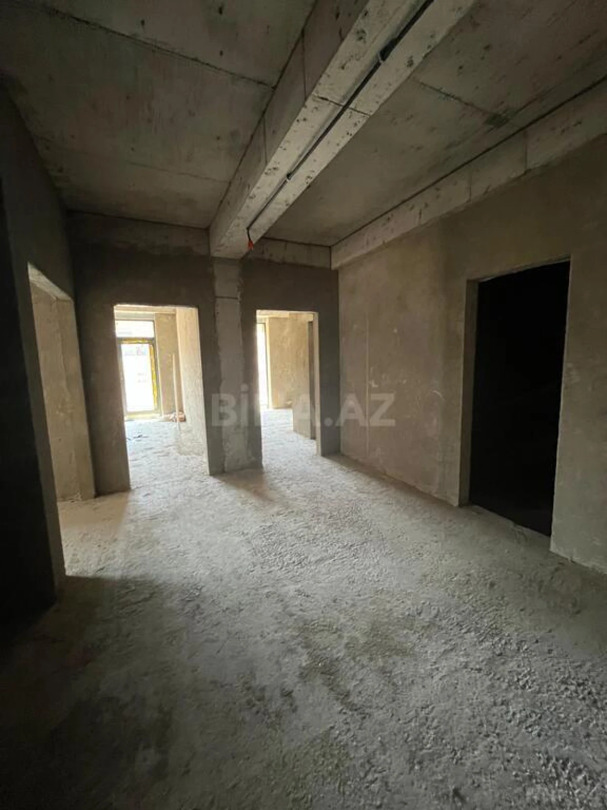 Satılır 4 otaqlı mənzil 242 m²