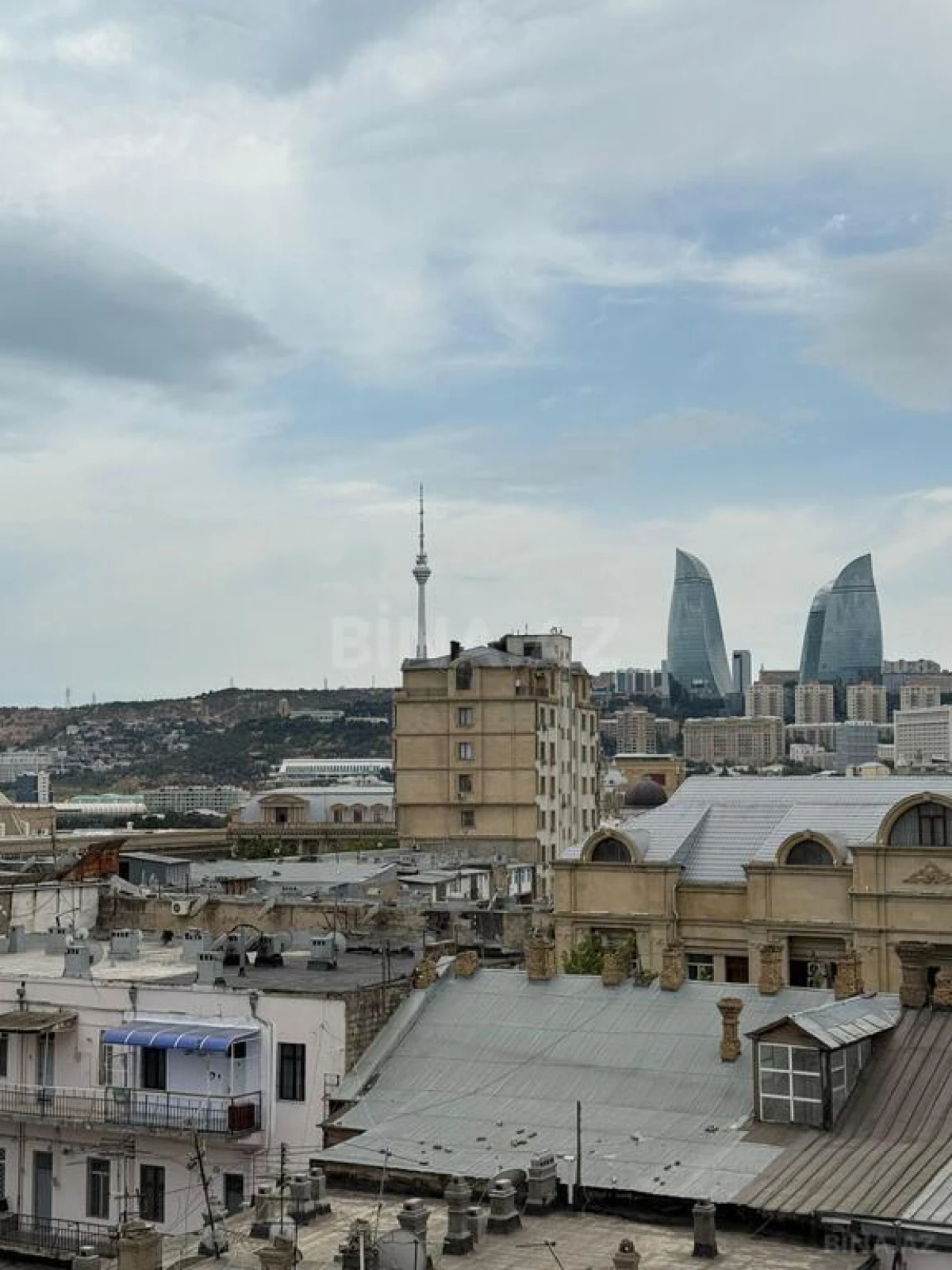 Satılır 3 otaqlı mənzil 150 m²