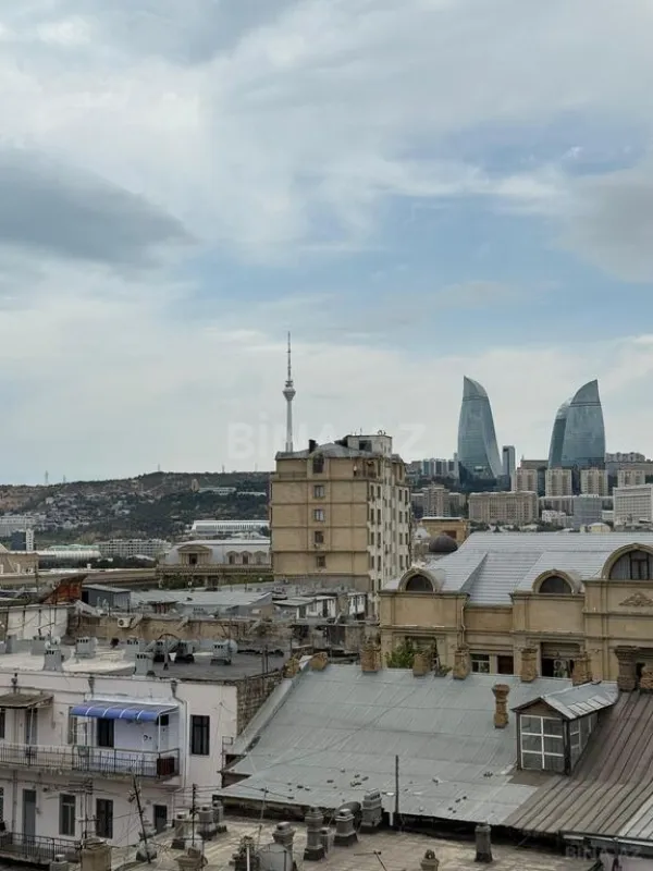 Satılır 3 otaqlı mənzil 150 m²