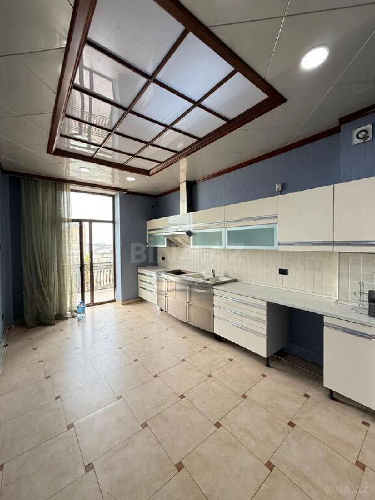 Satılır 3 otaqlı mənzil 150 m²