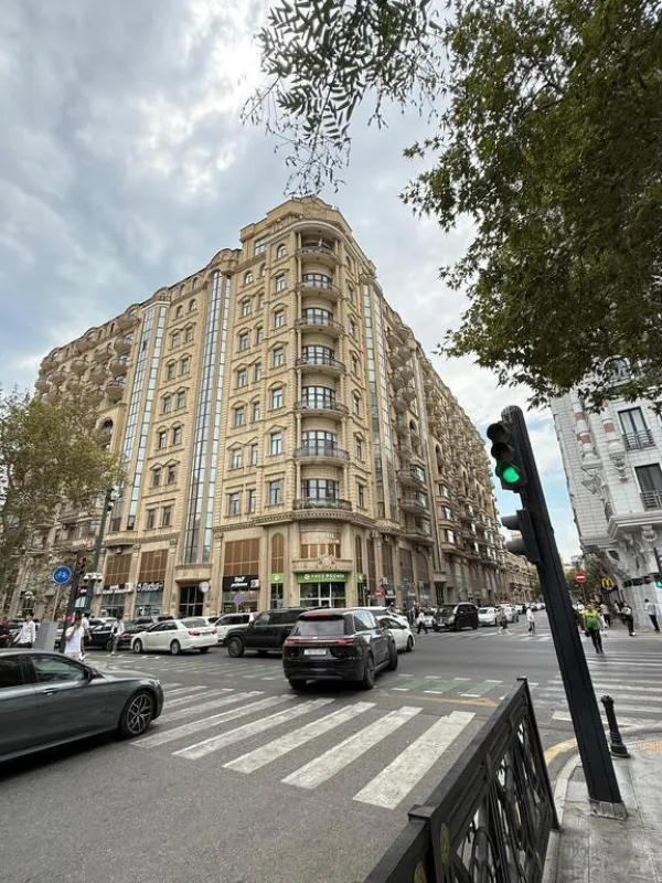 Satılır 3 otaqlı mənzil 150 m²