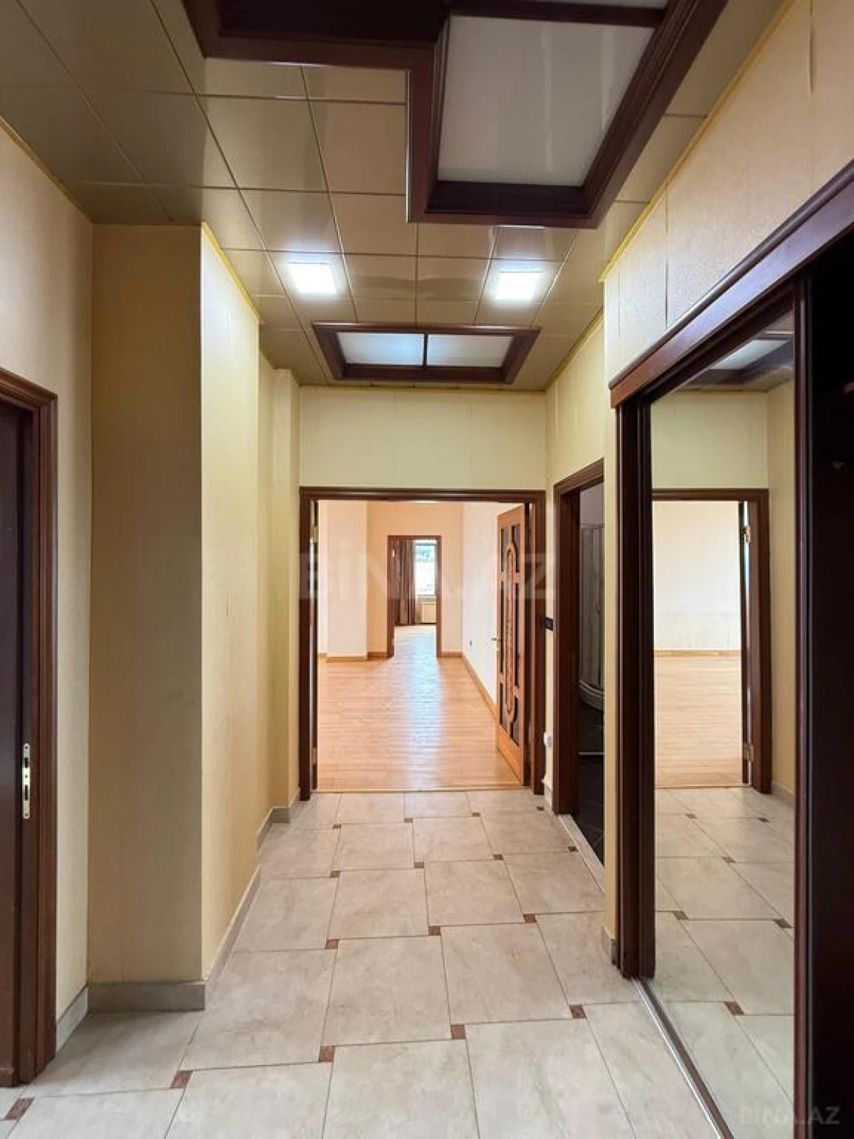 Satılır 3 otaqlı mənzil 150 m²
