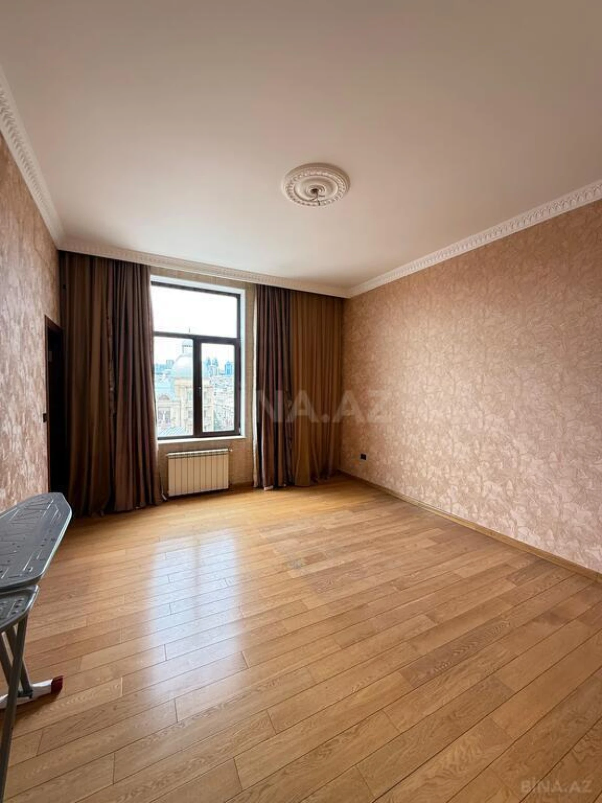 Satılır 3 otaqlı mənzil 150 m²