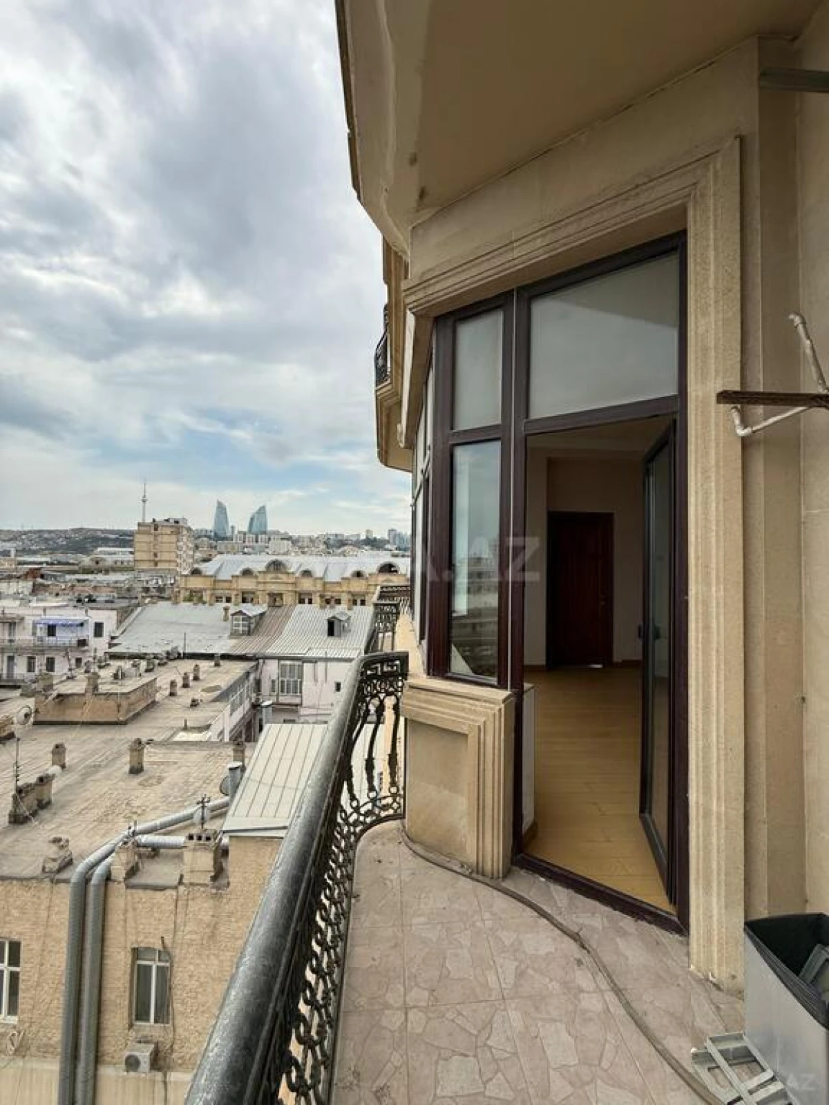 Satılır 3 otaqlı mənzil 150 m²