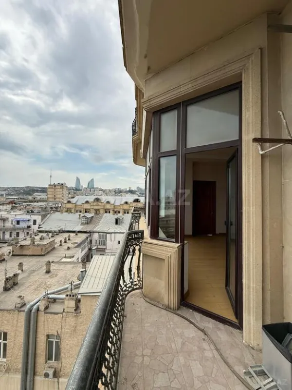 Satılır 3 otaqlı mənzil 150 m²