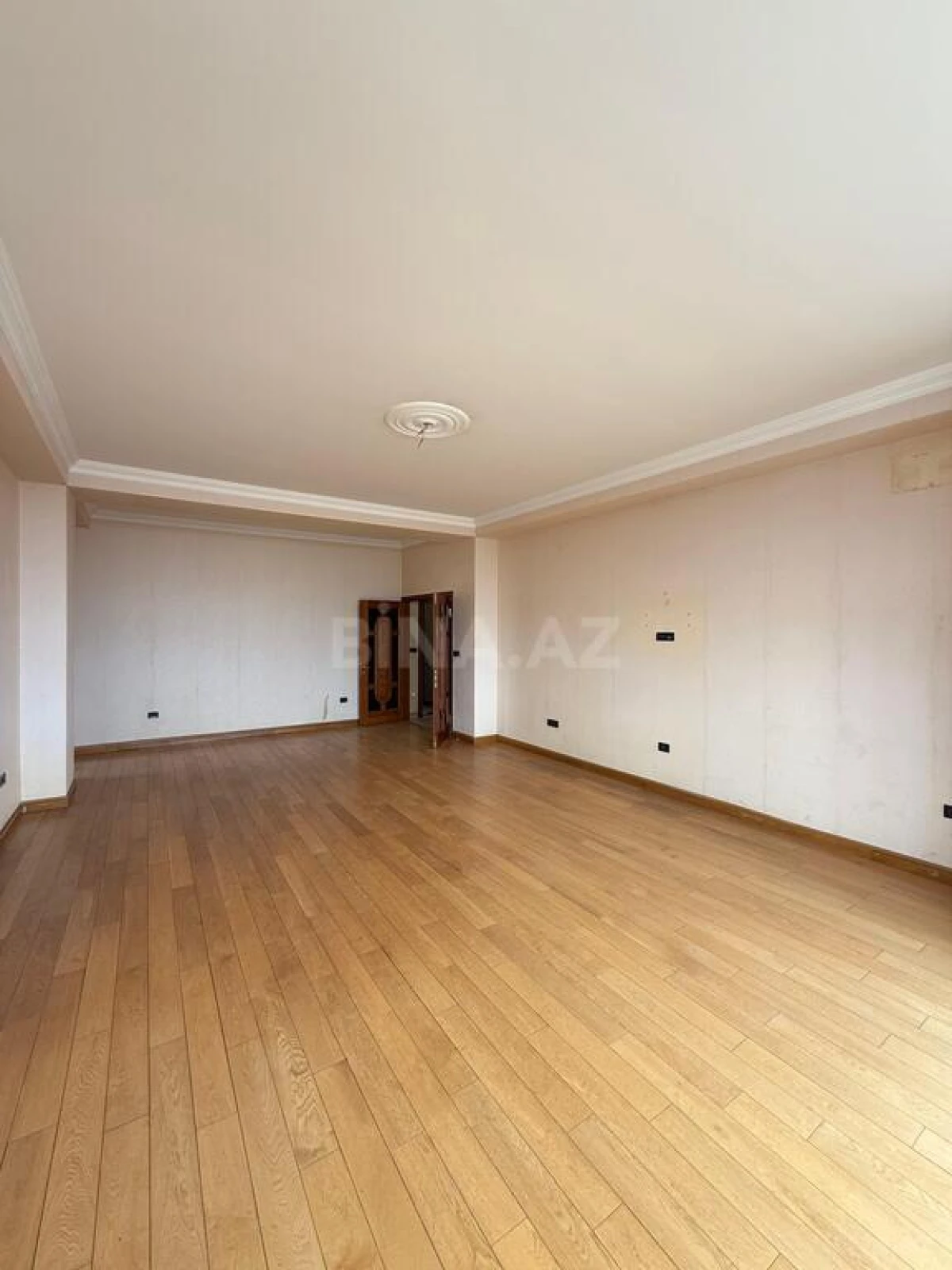 Satılır 3 otaqlı mənzil 150 m²