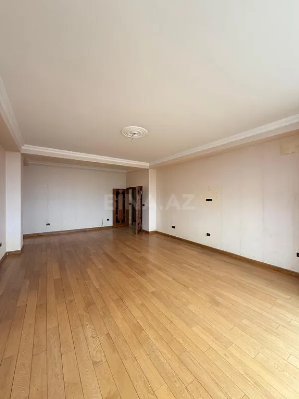 Satılır 3 otaqlı mənzil 150 m²