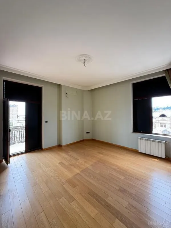Satılır 3 otaqlı mənzil 150 m²