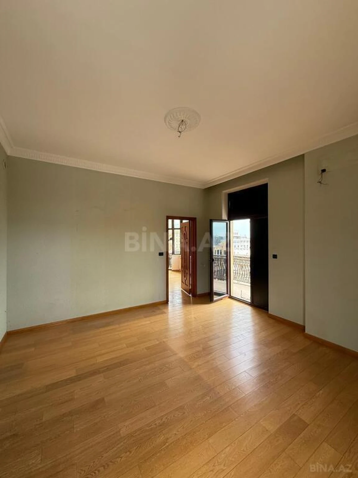 Satılır 3 otaqlı mənzil 150 m²
