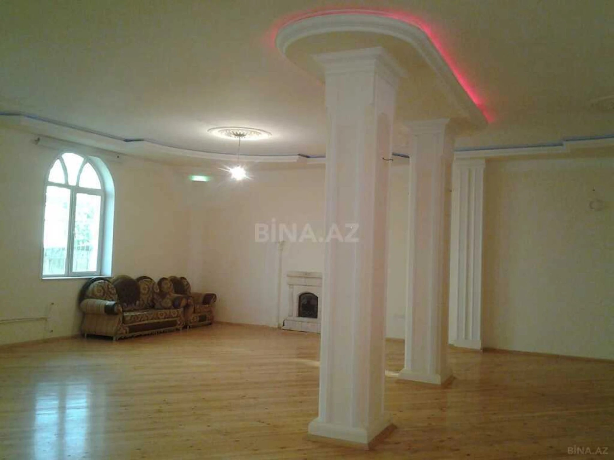 Satılır 6 otaqlı həyət evi 750 m²