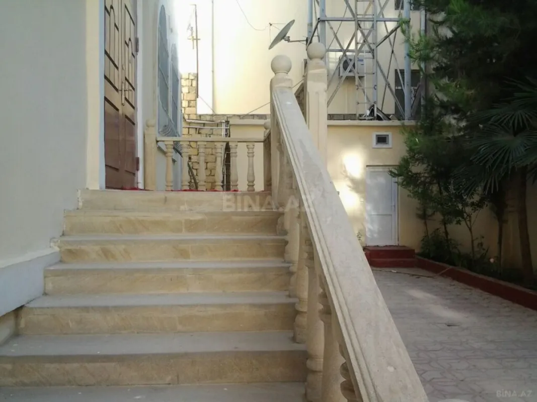 Satılır 6 otaqlı həyət evi 750 m²
